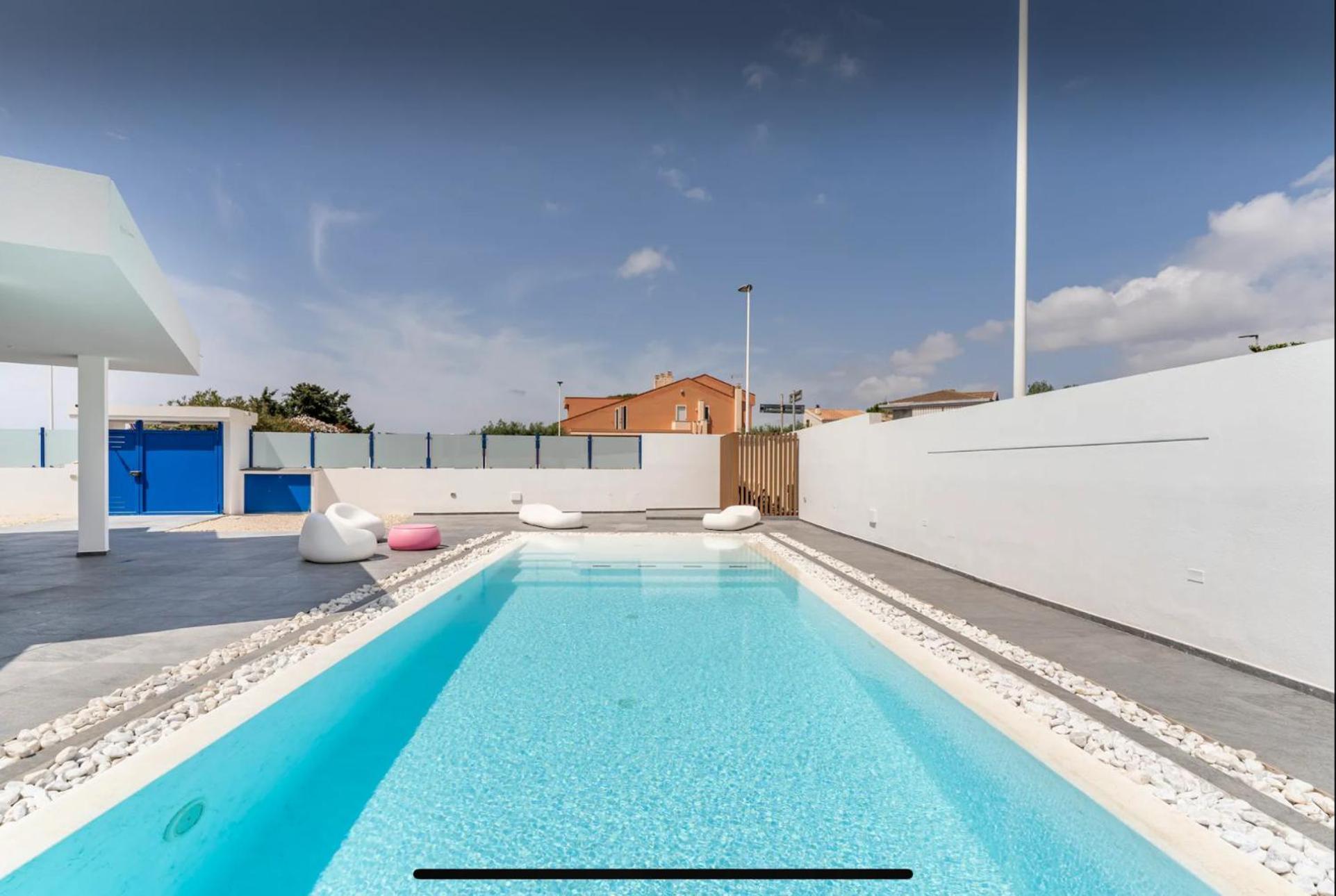 Leonida'S Room Pool And Jacuzzi Quartu SantʼElena Esterno foto